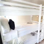 Zentrum - Komplettes Zimmer, Hochbett, Android Tv & Eigenem Bad - Perfekt Fuer Familien & Gruppen Ξενοδοχείο