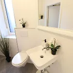 Zentrum - Komplettes Zimmer, Hochbett, Android Tv & Eigenem Bad - Perfekt Fuer Familien & Gruppen Ξενοδοχείο