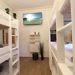 Zentrum - Komplettes Zimmer, Hochbett, Android Tv & Eigenem Bad - Perfekt Fuer Familien & Gruppen Ξενοδοχείο *