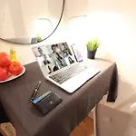 Zentrum - Komplettes Zimmer, Hochbett, Android Tv&eigenem Bad - Perfekt Für Familien&gruppen *