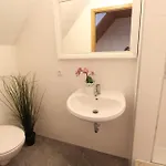 Ξενοδοχείο Zentrum - Komplettes Zimmer, Hochbett, Android Tv & Eigenem Bad - Perfekt Fuer Familien & Gruppen *
