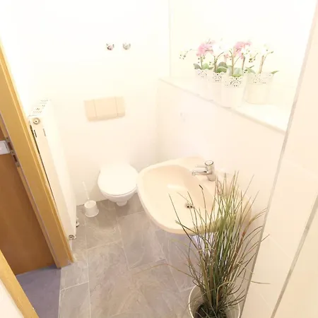 Zentrum - Komplettes Zimmer, Hochbett, Android Tv & Eigenem Bad - Perfekt Fuer Familien & Gruppen *