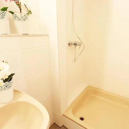 Zentrum - Komplettes Zimmer, Hochbett, Android Tv & Eigenem Bad - Perfekt Fuer Familien & Gruppen ホテル ウルム