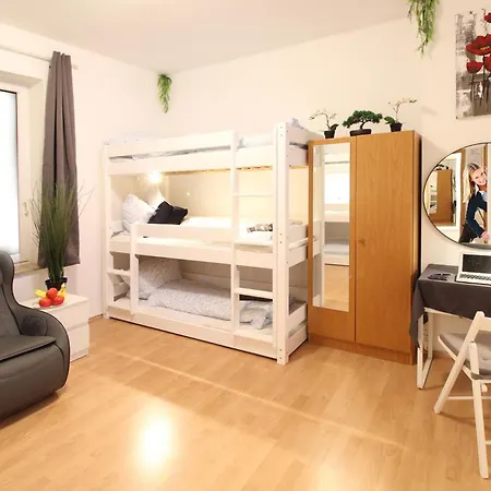 Zentrum - Komplettes Zimmer, Hochbett, Android Tv & Eigenem Bad - Perfekt Fuer Familien & Gruppen *
