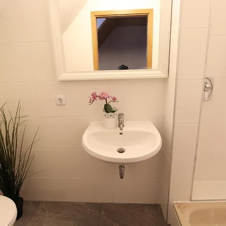 Zentrum - Komplettes Zimmer, Hochbett, Android Tv & Eigenem Bad - Perfekt Fuer Familien & Gruppen 酒店 *