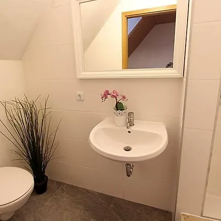 Zentrum - Komplettes Zimmer, Hochbett, Android Tv & Eigenem Bad - Perfekt Fuer Familien & Gruppen *