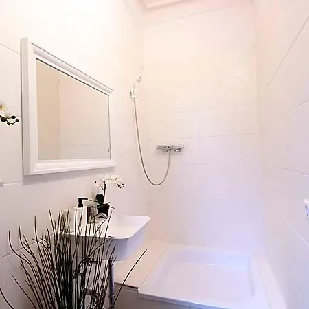 Zentrum - Komplettes Zimmer, Hochbett, Android Tv & Eigenem Bad - Perfekt Fuer Familien & Gruppen 酒店 乌尔姆