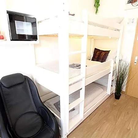 Zentrum - Komplettes Zimmer, Hochbett, Android Tv & Eigenem Bad - Perfekt Fuer Familien & Gruppen